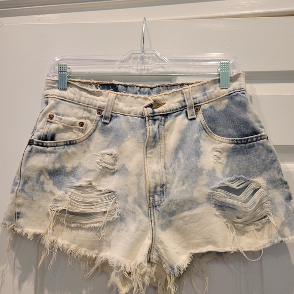 VINTAGE BLEACHED & DESTROYED LEVIS SHORTS - Picture 4 of 7